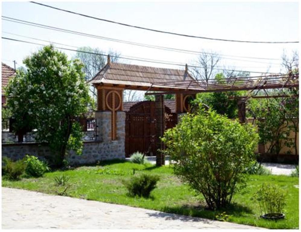 Pensiunea Pentru Tine Prietene Arcani Bagian luar foto